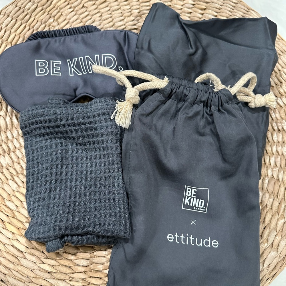 Travel sleep set